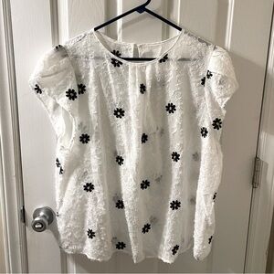 Shein Curve White with Daisies Top - NWOT